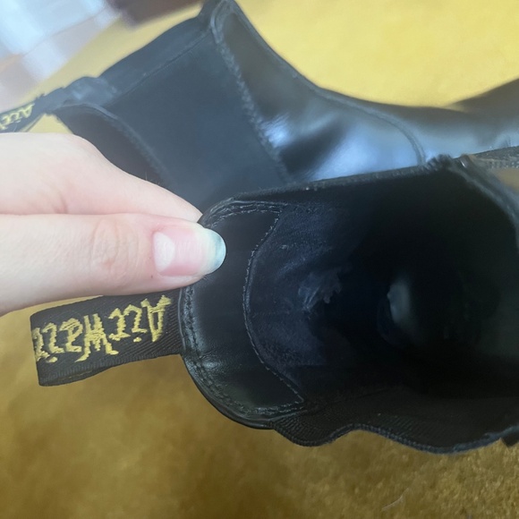 DR. MARTENS Rometty Wyoming Platform Chelsea Boot - Picture 12 of 16